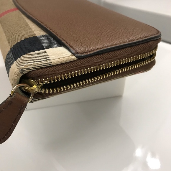 BURBERRY BROWN LEATHER CHECK WALLET/CLUTCH - Picture 6 of 7